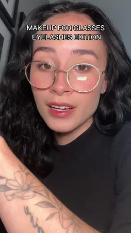 if you wear glasses u deserve to wear lashes too 😮‍💨🫵🏼 let me know if you try this out ! #glasseshacks #makeuptips #makeuptiktok #makeuptips101 #glassesmakeup #eyelashhacks #beautytips #beautytiktok #glasseswearer 