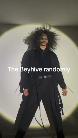 Single Ldoes will always have The #beyhive in a chokehold! I still wish it made the cut for Renaissance The robot hand would’ve matched the theme sp well🥲