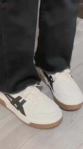 mẫu sneaker nữa mới siêu đẹp #thinhhanh #xuhuong #hottrend #giaydep #giaythethao #giaysneaker 