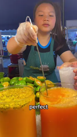 $0.70 fresh orange juice in Thailand 🇹🇭 #thailand #travel #chiangmai #streetfood #solotravel #budgetravel #budgettraveltok 