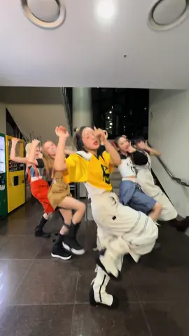 Pop it pop it like 🧀 ha #영파씨 #YOUNGPOSSE #ヤングパシー #MACARONICHEESE #MACARONI_CHEESE #macaronicheesechallenge #마카로니치즈챌린지 #newmusic 