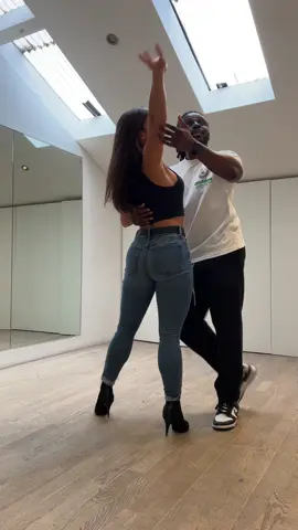 “Voy a darte la noche perfecta” 🎶 #bailando #parati #bachata #bachatatiktok #dancer #dancecouple 