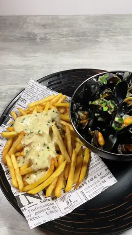 Moules à la crème & frites #Recipe #yummy #addiction #cuisine #recettefacile #tasty #homemade #gastronomy #moulesfrites #mussel #fries #cream #restaurant #delicious #asmr #asmrfood 