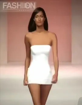 Body này hoa hậu gặp cũng phải khóc thét 💅🏽💃🏻 Queen Yasmeen. #yasmeenghauri 