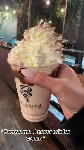 Wait till the end  …#fyp #worklife #chaigreen #resturant #colleagues #trending #food #waiters #cafe 