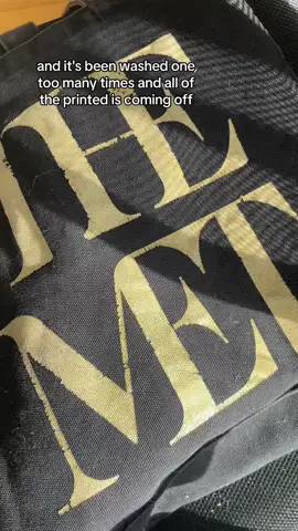 So many people have this #totebag from #TheMet, i wish I could fix everyones #embroidery #restored 