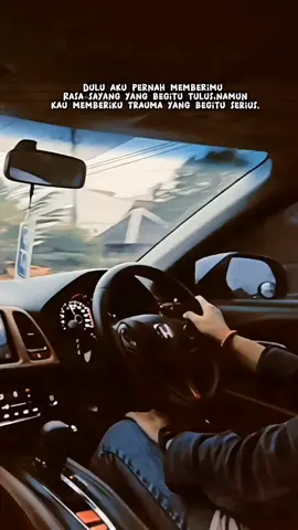 memang bohong sih kalau aku bilang gak pernah nyetir sambil nangis :) #fyp #storysad #mengsad🥺🖤 #storynyetir #mentahanvideo #mentahanvideonyetir #uphiklzstory #uphiklz1199 #lz1199 #drivercewek #ceweknyetirsendiri #rekamdalammobil 