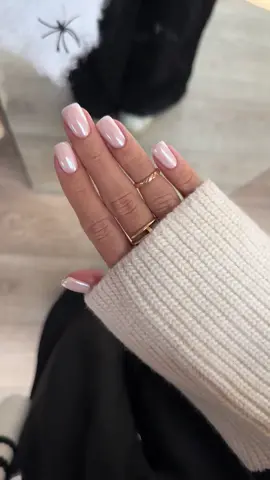 Pearl chrome nails by Lilynailsmaster Studio #gelnails #chromenails2023 #pearlnails #chromenails #tiktoknails #newyorknails #nailideas #nailstrend #fallnails #russianmanicure 