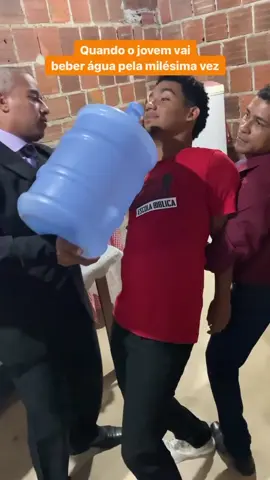 quando o irmão vai beber água  #igreja #cristão #jovemnotiktok ##pregador 