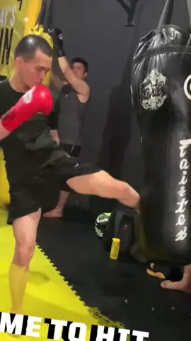 No mercy for the bag 🥊💥🔥 #ironboxkickboxing #ironboxtc #muaythai #kickboxing #boxing #samsak #trainingcamp #cardio #workout #cirebonkickboxing #cirebonboxing #cirebon #indonesia
