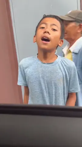 Kung hindi nyo kayang tapatan to, wag na kayo magcaroling! #starngpasko #caroling #christmas #fyp 