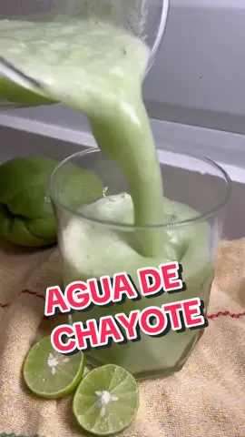 Agua de chayote ayuda contra la retención de líquidos, estreñimiento y nivelar azúcar en sangre! 👌  #aguadechayote #chayote #aguafresquita #recetasconsabor #recetasfacilesricas #recetassaludables #saludableyrico #estreñimientoadios #retenciondeliquidos 