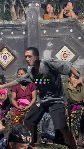 Lagi kesurupan, malah ngeliat temen #youtubedekudi 