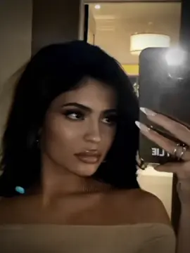 lovee💋 #kylieswrld #kyliejenner #kardashians #kyliejenneredit 