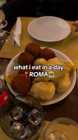 tutto così buonooo e speciale😋🫶🏼🫶🏼 #neiperte #perte #avventureconaur #whatieatinaday #cosamangioinungiorno #roma #18anni #18esimo #festa #cibobuono #spensieratezza #lamiagiornata 
