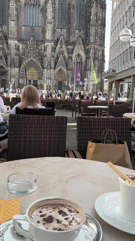 Café nhà thờ 🙈 📍Kölner Dom  #deutschland🇩🇪🇻🇳 #vibes 