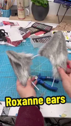First part of my FNAF Roxanne cosplay craft! 💚 #cosplaydiy #fnafcosplay #fmafmovie #cosplaycrafting #roxannewolf #roxannewolfcosplay 