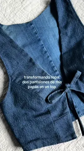 Transforme el molde de chaleco que les habia enseñado en videos pasados en un top haciendo upcyclingcon dos pantalones #tijuana #costura #upcycling #transformarropa  