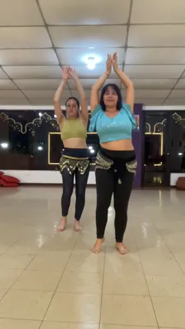 Mix de ondulaciones ! ✨💃  #danza #dance #bellydance #bellydancer #tiktok #tiktokdance #quito #dancer #clases #bailes #danzaarabe #ecuador #latinoamerica #viral 