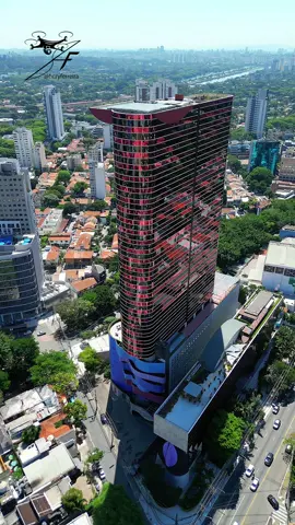 O Instituto Tomie Ohtake foi inaugurado em novembro de 2001. O edifício foi projetado por Ruy Ohtake e é presidida por seu irmão Ricardo Ohtake.  O Instituto desenvolve exposições que focalizam os últimos 60 anos do cenário artístico, ou movimentos anteriores que levam a entender melhor o período em que Tomie vem atuando. @institutotomieohtake  #tomieohtake#tomieothake #sp 
