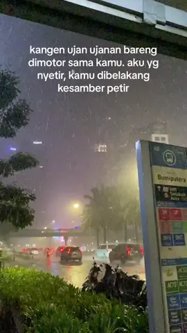 yg penting ujan-ujanan sama kamu :) #vibes #hujan #fyp 