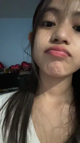 Say hi to my unfinished bangsAHAHAHAH