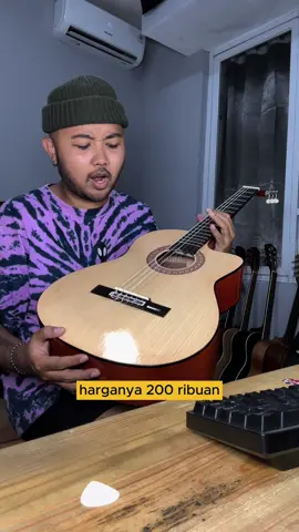nyobain gitar klasik nylon 200 ribuan! link pembelian di bio #fyp #gitar 