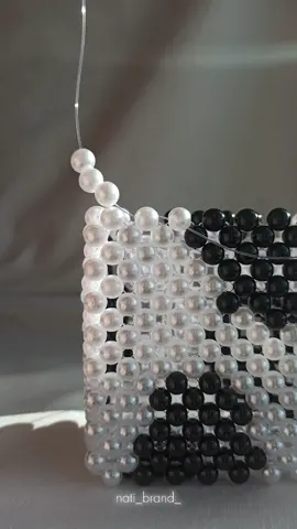 Результат в конце!Шедевр из бусин😍Да-да это ПОРТФЕЛЬ🤍🖤 #сумочкаизбусин #сумочка #подарокневесте #подарок #rek #плетусумку #ручнаяработаназаказ #сумкаизбусин #сумка #сумкаизбусинручнойработы #ручнаяработа #плетуназаказ  #сумкаизбусинбарановичи #жемчуг #портфель #шедевр #хочуврек 