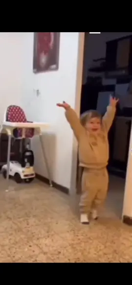 Happy baby 🥳🥳#👏👏👏 #bebe #meme #video #fofo #capcut 