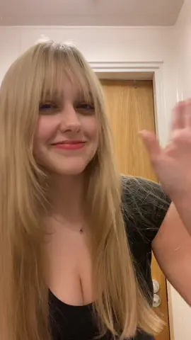 よくなりました！🥰誰かチュートリアルをリクエストされたので、どうぞ！🫶🫶 #メラニーと僕 #fypシ #おすすめ #イギリス人大学生 #髪 #ヘアスタイル 