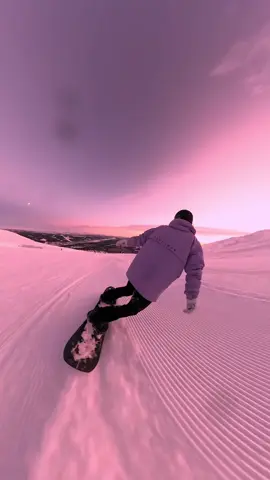 soon we’re back doing this 😮‍💨 #morning #groom #snowboard #snow #winter #norge #fyp #sunrise #sunset #skiing #sky 