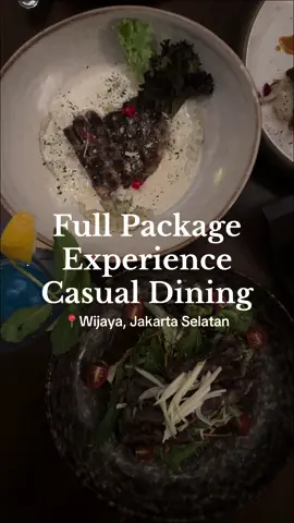 Di mana lagi bisa casual dining, live music, dan clubbing di satu tempat yang sama? 📍The Neighbourhood, Jakarta 1st floor: Resto & Bar 2nd floor: VIP Room 3rd floor: Glasshouse Club #fyp #foryoupage #casualdining #finediningjakarta #makananjakarta #livemusic #livemusicjakartabarat 