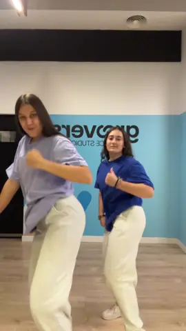 No podemos sacarnos esta cancion de la cabeza🎶 Dc:@andreaapalazon & @juliiapege #dance #dancestudio 