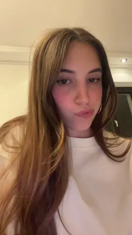 @Moritz Garth will mit dir Weihnachtsfilme schauen 🥹