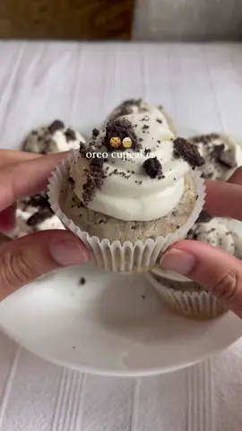 Oreo cupcakes🧁 Ingredients Cupcakes - 1/2 cup unsalted butter, room temp - 3/4 cup granulated sugar - 2 egg whites - 3/4 cup sour cream - 1/4 cup milk - 1 tsp vanilla extract - 1 1/4 cup all purpose flour - 1 tsp baking powder - 1/4 tsp salt - 3/4 cup crushed oreos Frosting - 4oz cream cheese softened - 2 cups powdered sugar - 1/2 tsp vanilla - 1/3 container Cool Whip Directions - Preheat the oven to 400º F. Line a cupcake pan with cupcake liners. - In a large bowl, beat the butter and sugar, until fluffy, approx. 1-2 minutes. Add in the egg whites, sour cream, milk, and vanilla extract, beating until combined. -  In another bowl, combine the flour, baking powder, and salt.  - Using a spatula, gradually add the flour mixture to the wet ingredients, about one third at a time. - Fold in the crushed oreos until just incorporated. - Pour batter into each cupcake liner. - Bake for 5 minutes at 400º F. Keeping the cupcakes in the oven, turn the heat down to 350ºF and bake for 8-9 minutes, or until a few moist crumbs remain on a toothpick when inserted into the center. - Using a hand mixer, beat the cream cheese and vanilla together until smooth and fluffy. Slowly add in the sugar while continuing to mix the cream cheese mixture. - On a low speed, add in the Cool Whip. You may need to allow the frosting to set up in the refrigerator while the cupcakes continue to cool. Make sure the cupcakes are all the way cool before adding frosting. - Pipe the frosting onto  the cupcakes and add some crushed Oreos if you desire! #dessert #oreocupcakes #oreodesserts #cookiesandcream #cupcakes 