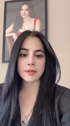Đố cả nhà bức hình ngoài sau là ai ❤️❤️🌺