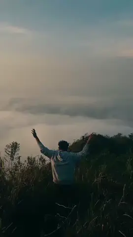 So if i fly too far #pendakigunung #mttanggung #mttanggung1458 #gunung #sunrise #pendakian #pesonaindonesia #pasuruan #gunung #cinematic #cinematography #Hiking 