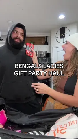 So obsessed, thank you ladies! #cincinnatibengals #whodey #bengals #nfl 