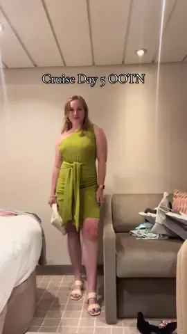 Last night 💚✨ featuring my burnt knee #fyp #cruisefit #OOTD #cruise #tropical 