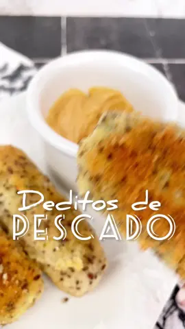 Deditos de pescado ! Auténticos deditos de pescado! Tus hijos amarán.  Ingredientes  5 filetes de pescado blanco, el que más te guste en trozos.  1/4 de cebolla blanca  2 dientes de ajo  Cilantro  Sal 1 CDA Ajo en polvo  1 Cdita Paprika  Aceite  2 huevos  1/4 de taza de agua mineral  Empanizador  4 cdas de harina de trigo  Elaboración: En un procesador pon el pescado, cebolla, cilantro, ajo, condimentos, sal y harina. Martaja hasta que te quede una mezcla como la del video. Puedes usar también tu licuadora.  Bate dos Huevos y añade el agua mineral.  Ahora forma los deditos de pescado, pasa por el huevo y luego por el empanizador. Ya que tengas todos listos, lleva la charola al refri de 20-30 minutos.  En un sartén pon aceite y cuando esté caliente ve poniendo los deditos. Deja a fuego medio unos 3-4 minutos de cada lado.  Ponlos sobre servitoallas para que se absorba el exceso de aceite y sirve con tu aderezo favorito.  Con cariño, Gio  . . . . . . #pescado #dedosdepescado #pescadoempanizado #recetasconpescado #recetasparaniños #recetasfaciles