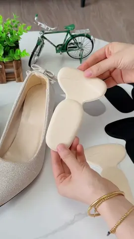 T-shape foot heel protector cushion pads ❤️ T-shape heel protector are a unique product designed specifically to minimise the risk of pressure damage to heels. Whilst support surfaces assist in reducing pressure, only a specific cushion pad such as the T-shape Foot Protector can ensure that pressure on the foot is relieved totally. Get yours now! Just click the basket to order 🛒 #fyp #foryou #foryourpage #cushionheelpad #cushionpad #footheelprotector #heelprotector #shoesheelprotector 
