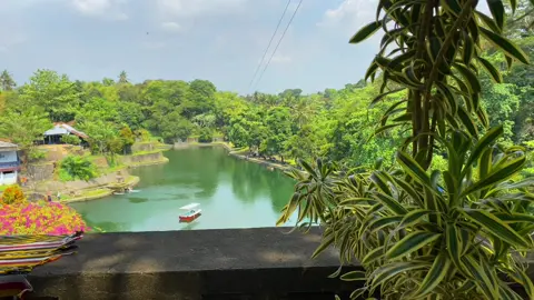 Yakin ndak mau kesini ? Tag teman yang kalian mau ajak.  📍Taman Narmada lombok barat. #tamannarmadalombok #lombokviral #fyp #narmada #wisatalombok 