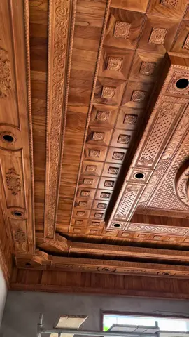 Hoàn thiện phòng khách trần gỗ gõ đỏ#xuhuongtrango 