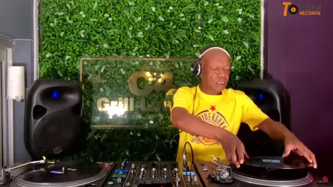 📁Track ID: What It Feels Like by Joi Cardwell On the decks: DJ Crooks #SAMA28 #soulfulhousemusic #deephouse #trending #fyp #housemusic #fy #throwbackthursday #vinyladdict 