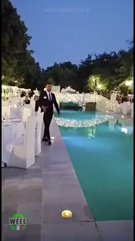 #weeememeitalia #weee #funny #swimmingpool #woman #falling #hellomeme #adele