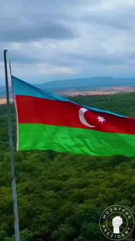 Bizim bayrağımız qürur mənbəyimizdir. Bizim bayrağımız canımızdır, ürəyimizdir.