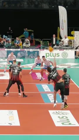 Receiving bombs 😳😱#volleyball #amazing 