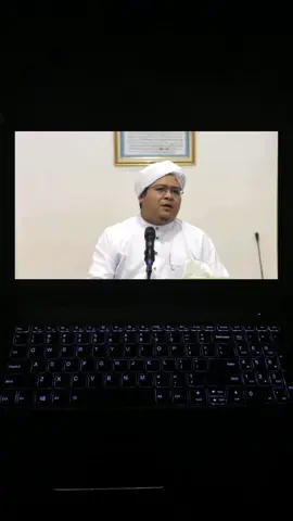 sejauh apapun dunia yang kita kejar pada akhirnya dunia akan kita tinggalkan. Faktanya waktu di dalam kuburmu, lebih panjang dibandingkan waktu di dalam hidupmu #guruilhamhumaidi🤍  #ustadzilhamhumaidi  #selfrimender  #pengingatdirisendiri  #jangantinggalkansholat  #janganlupabersyukur  #bersabarlah  #duniahanyasemantara 