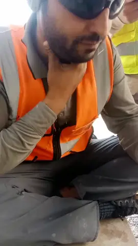 من يخابرك الباحث لاجتماعي 😅 كمل لاخير بداعت امك 