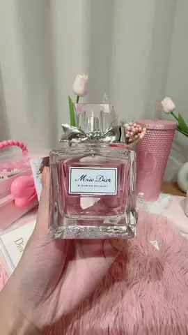 Unboxing Miss Dior Bloomig Boquet 100ml 🎀🌸 The type of asmr i lovee 🥹🥰 Thank you husband 🫶 #missdior #dior #missdiorbloomingboquet #bloomingboquet #unboxing #jisoo #sweetscent #gorgeous 